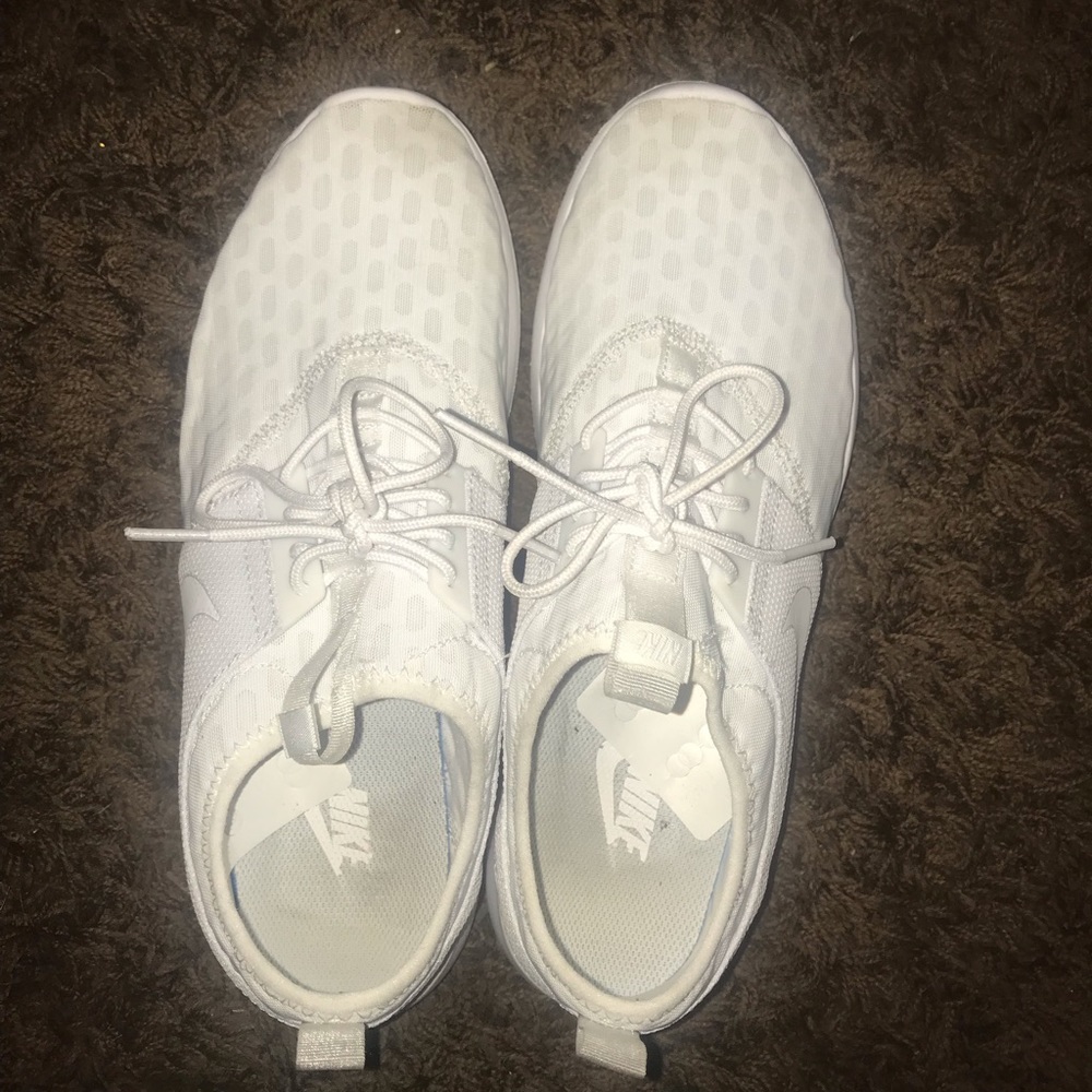 White nike running shoes !